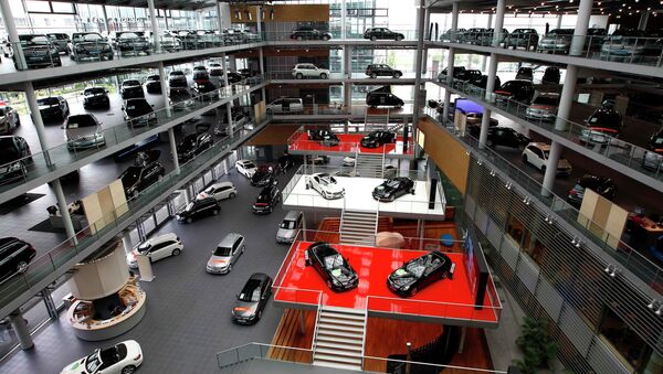 Mercedes-Benz cars are displayed in a dealership of German car manufacturer Daimler in Munich - Sputnik International