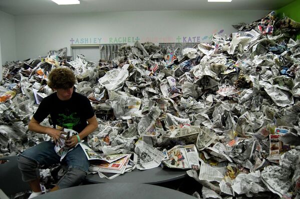 Creating a giant paper mess in someone's room is fun but requires a lot of preparation. - Sputnik International