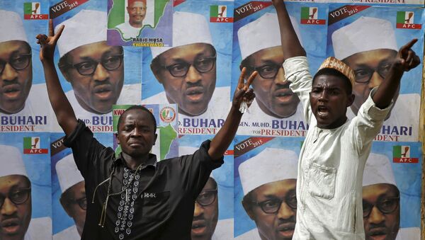 Supporters of presidential candidate Muhammadu Buhari gesture in front of his election posters in Kano - Sputnik International
