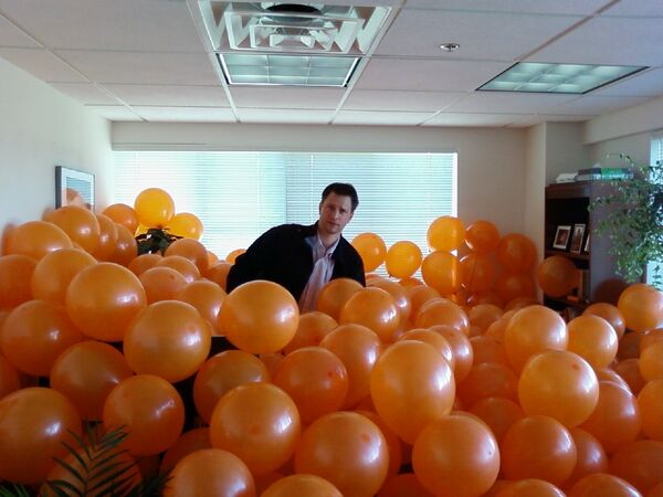 Balloons also prove to be a perfect filler for a colleague's office, upholding the holiday spirit and making it impossible to reach their desk. - Sputnik International