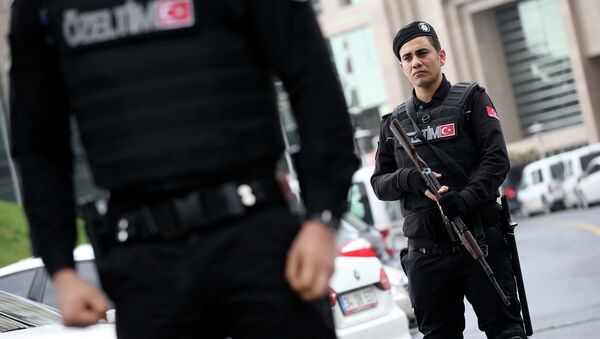 After the Tuesday hostage crisis in Istanbul, Turkish authorities started to conduct personal searches at court entrances; lawyers, however, did not like the idea and decided to protest against it. - Sputnik International