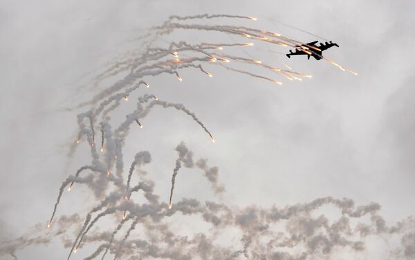 A Russian Yak-130 fighter jet shoots flares while perfoming a trick during the MAKS 2009 international aerospace show outside Moscow in Zhukovsky - Sputnik International