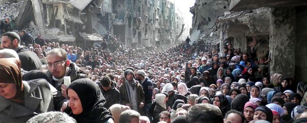 Residents of the besieged Palestinian camp of Yarmouk, queue to receive food supplies, Syria Residents of the besieged Palestinian camp of Yarmouk, queue to receive food supplies, Syria - Sputnik International