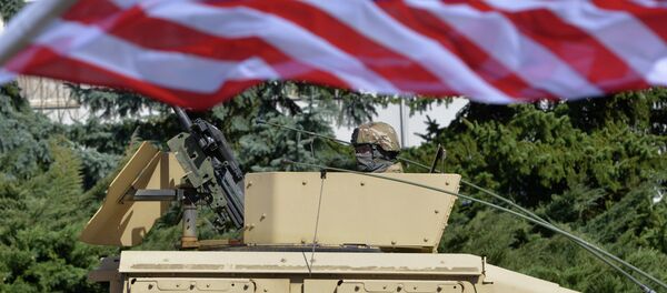 A US soldier looks from the armored vehicle Humvee - Sputnik International