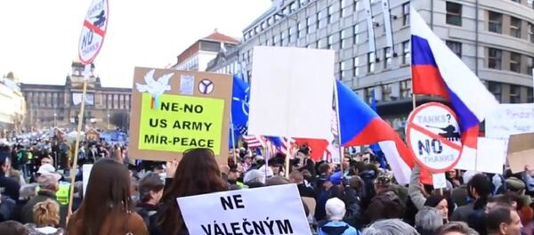 Activists protest US military convoy Activists protest US military convoy - Sputnik International