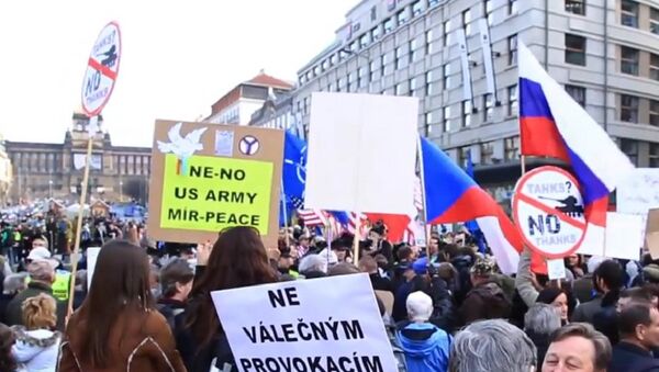 Activists protest US military convoy - Sputnik International