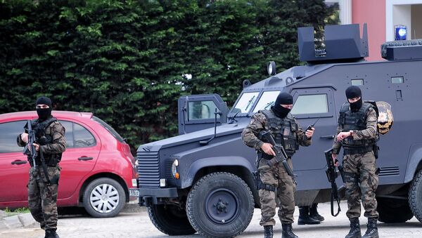 Turkish special force police officers take position on April 1, 2015 near Istanbul Police headquaters in Istanbul - Sputnik International