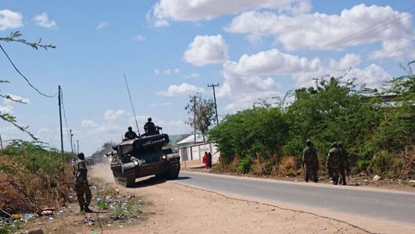 A Kenyan Defence Forces tank on a road outside the Garissa university college, Thursday, April 2, 2015. - Sputnik International