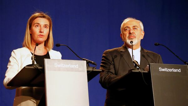 EU foreign policy chief Federica Mogherini addresses during a joint statement with Iran's Foreign Minister Javad Zarif (R) in Lausanne April 2, 2015. - Sputnik International