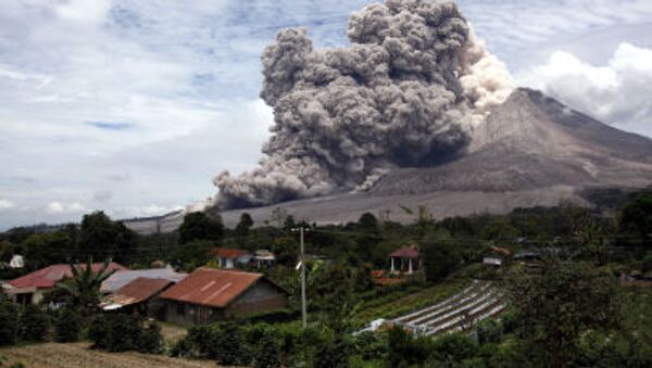 Mount Sinabung releases pyroclastic flows seen from Tiga Serangkai, North Sumatra, Indonesia - Sputnik International