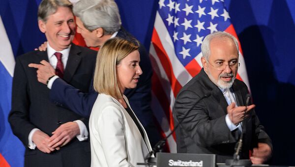 (Ftom L) British Foreign Secretary Philip Hammond, US Secretary of State John Kerry, EU's foreign policy chief Federica Mogherini and Iranian Foreign Minister Mohammad Javad Zarif arrive prior to the announcement of an agreement on Iran nuclear talks on April 2, 2015 - Sputnik International