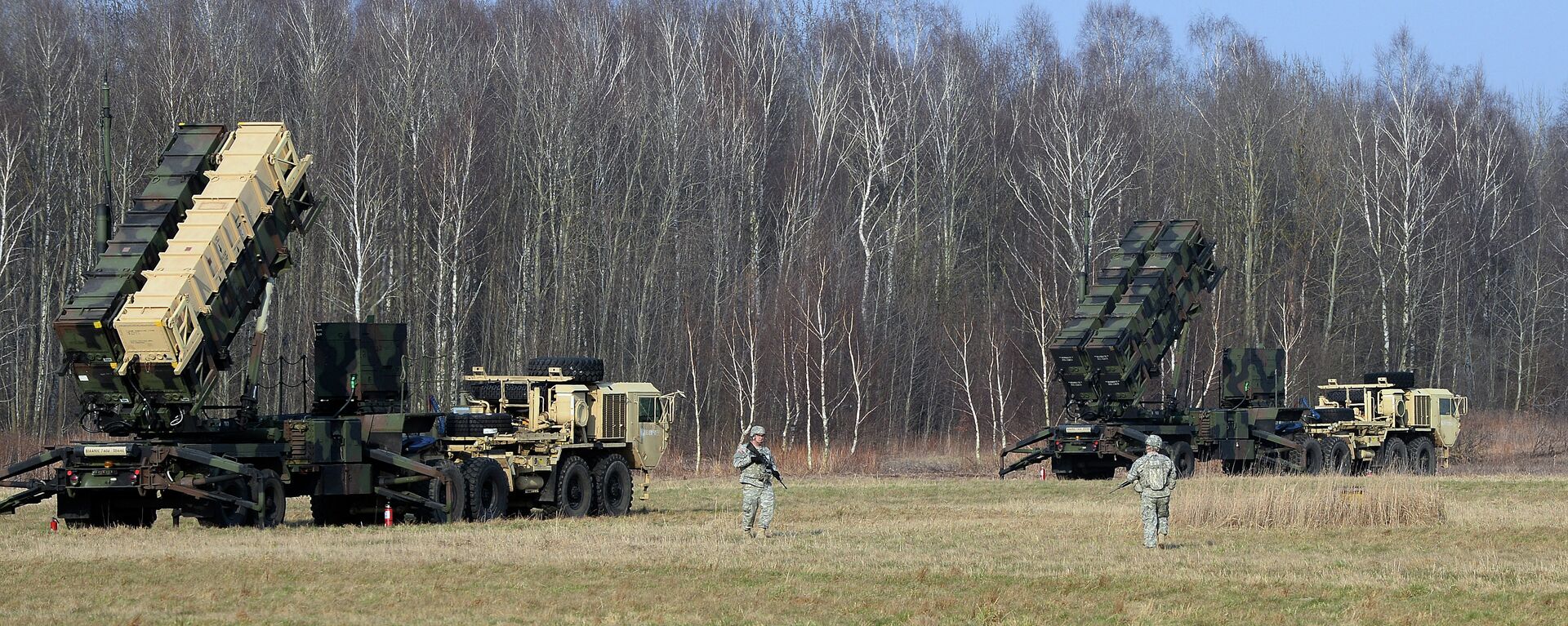 US troops from the 5th Battalion of the 7th Air Defense Regiment emplace a launching station of the Patriot air and missile defence system at a test range in Sochaczew, Poland - Sputnik International, 1920, 21.12.2021