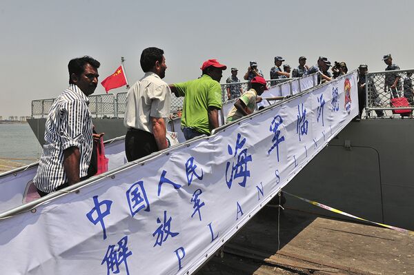 Non-Chinese citizens board a Chinese navy ship during an evacuation from Aden, April 2, 2015. Non-Chinese citizens board a Chinese navy ship during an evacuation from Aden, April 2, 2015. - Sputnik International