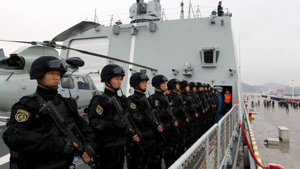 Soldiers of the Chinese People's Liberation Army stand on the deck before a fleet sets out for Aden, Yemen, from Zhoushan, Zhejiang province, April 3, 2015. - Sputnik International