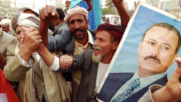 Yemeni protesters hold a portrait of Yemen's former president Ali Abdullah Saleh during a demonstration against airstrikes carried out by the Saudi-led Arab coalition against Huthi militia in the capital Sanaa on April 3, 2015 - Sputnik International