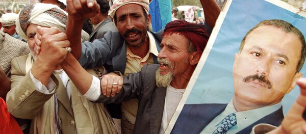 Yemeni protesters hold a portrait of Yemen's former president Ali Abdullah Saleh during a demonstration against airstrikes carried out by the Saudi-led Arab coalition against Huthi militia in the capital Sanaa on April 3, 2015 Yemeni protesters hold a portrait of Yemen's former president Ali Abdullah Saleh during a demonstration against airstrikes carried out by the Saudi-led Arab coalition against Huthi militia in the capital Sanaa on April 3, 2015 - Sputnik International