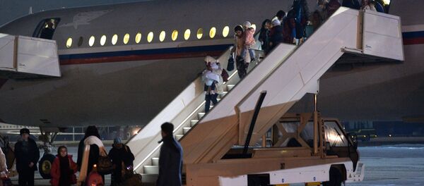 Russians evacuated from Yemen land in Moscow Region Russians evacuated from Yemen land in Moscow Region - Sputnik International