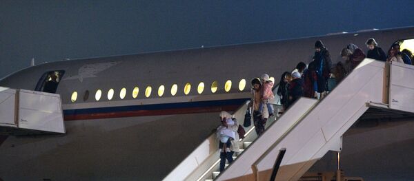 Russians evacuated from Yemen land in Moscow Region Russians evacuated from Yemen land in Moscow Region - Sputnik International