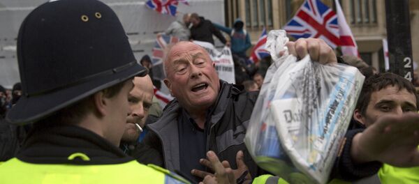 Members of PEGIDA (Patriotic Europeans Against the Islamisation of the West) shout during a rally on Whitehall in central London April 4, 2015. - Sputnik International