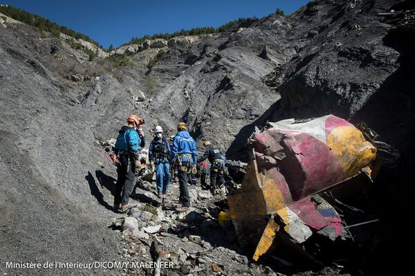 Rescue workers and investigators, seen in this picture made available to the media by the French Interior Ministry April 1, 2015, work near debris from wreckage at the crash site of a Germanwings Airbus A320, near Seyne-les-Alpes. Rescue workers and investigators, seen in this picture made available to the media by the French Interior Ministry April 1, 2015, work near debris from wreckage at the crash site of a Germanwings Airbus A320, near Seyne-les-Alpes. - Sputnik International