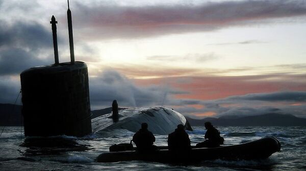 Royal Navy Submarine HMS Talent Conducts Surfacing Drills in Scotland - Sputnik International