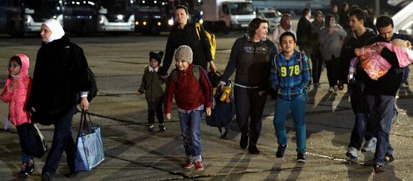 Russians evacuated from Yemen land in Moscow Region Russians evacuated from Yemen land in Moscow Region - Sputnik International