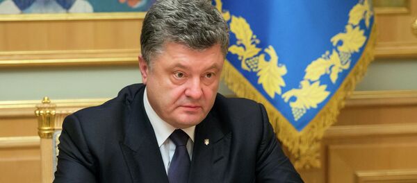 Ukraine's President Petr Poroshenko gestures while speaking to Igor Kolomoysky, governor of Dnepropetrovsk, in Kiev, Ukraine, Wednesday, March 25, 2015 - Sputnik International