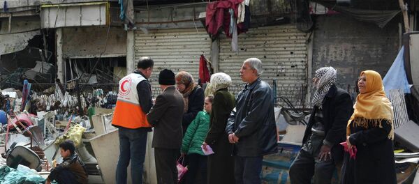 Residents wait to receive humanitarian aid at the Palestinian refugee camp of Yarmouk, in Damascus March 11, 2015 Residents wait to receive humanitarian aid at the Palestinian refugee camp of Yarmouk, in Damascus March 11, 2015 - Sputnik International