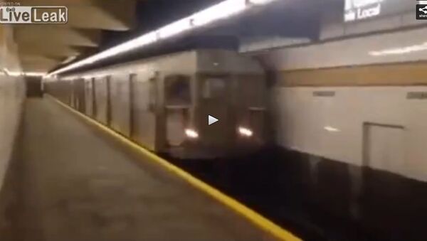 Subway vandal causes electrical explosion - Sputnik International