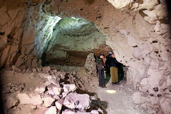 In this photo taken Friday Feb. 20, 2015, Jeffrey Gusky, right, a photographer and physician from Texas, and and Cite Souterraine manager Matthieu Beuvin, stand in a former chalk quarry, at the Cite Souterraine, Underground City, in Naours, northern France In this photo taken Friday Feb. 20, 2015, Jeffrey Gusky, right, a photographer and physician from Texas, and and Cite Souterraine manager Matthieu Beuvin, stand in a former chalk quarry, at the Cite Souterraine, Underground City, in Naours, northern France - Sputnik International