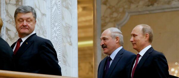 Ukrainian President Petro Poroshenko, left, is followed by Russian President Vladimir Putin, right, and Belarusian President Alexander Lukashenko, heading for a broader meeting involving senior officials in Minsk, Belarus, Wednesday, Feb. 11, 2015 Ukrainian President Petro Poroshenko, left, is followed by Russian President Vladimir Putin, right, and Belarusian President Alexander Lukashenko, heading for a broader meeting involving senior officials in Minsk, Belarus, Wednesday, Feb. 11, 2015 - Sputnik International