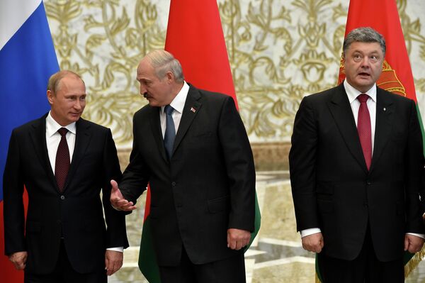 Belarus' President Alexander Lukashenko (C) gestures next to Russia's President Vladimir Putin (L) and Ukraine's President Petro Poroshenko as they meet in the Belarussian capital Minsk Belarus' President Alexander Lukashenko (C) gestures next to Russia's President Vladimir Putin (L) and Ukraine's President Petro Poroshenko as they meet in the Belarussian capital Minsk - Sputnik International