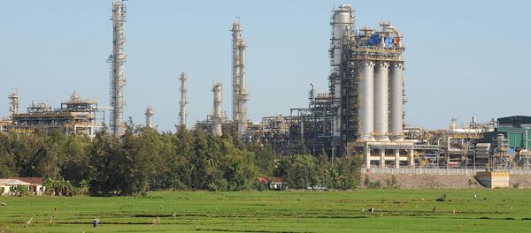Vietnam's first oil refinery at Dung Quat looms over a rice field on February 22, 2009 in the central province of Quang Ngai Vietnam's first oil refinery at Dung Quat looms over a rice field on February 22, 2009 in the central province of Quang Ngai - Sputnik International