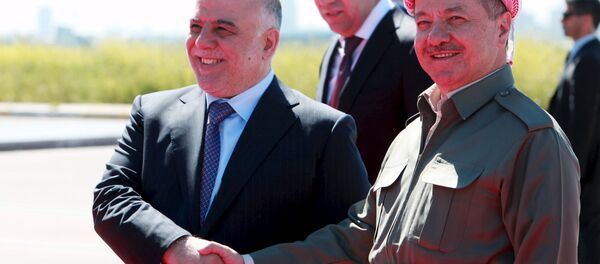 Iraqi Kurdish regional President Massoud Barzani (R) shakes hands with Iraqi Prime Minister Haider al-Abadi at Arbil International Airport April 6, 2015 - Sputnik International