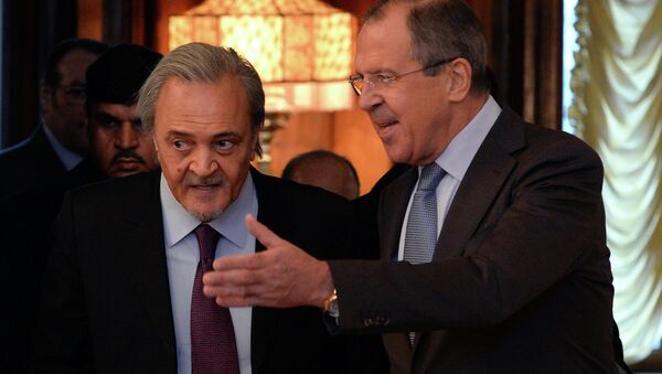 Russian Foreign Minister Sergey Lavrov (R) welcomes Saudi Foreign Minister Prince Saud al-Faisal on November 21, 2014 before their meeting in Moscow - Sputnik International