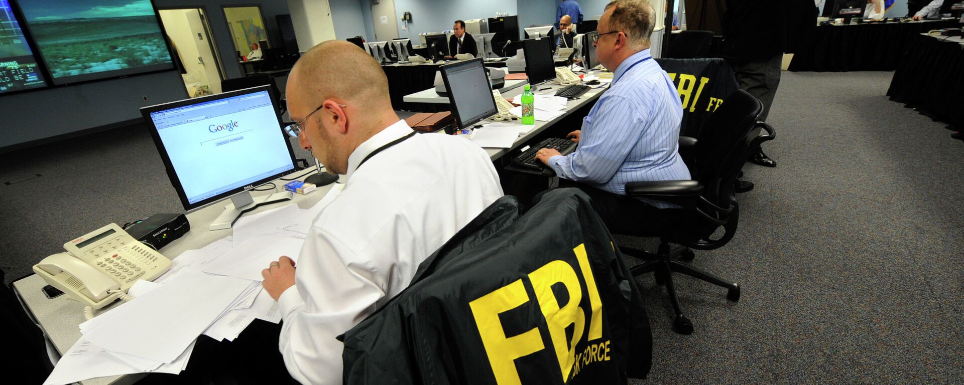 Agents from the FBI and other law enforcement agencies work at a 24-hour operations center at FBI headquarters, Monday, May 3, 2010, in the Chelsea section of New York - Sputnik International, 1920, 28.04.2023