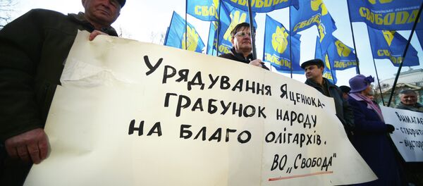 Svoboda Party supporters rally outside the Verkhovna Rada of Ukraine Svoboda Party supporters rally outside the Verkhovna Rada of Ukraine - Sputnik International