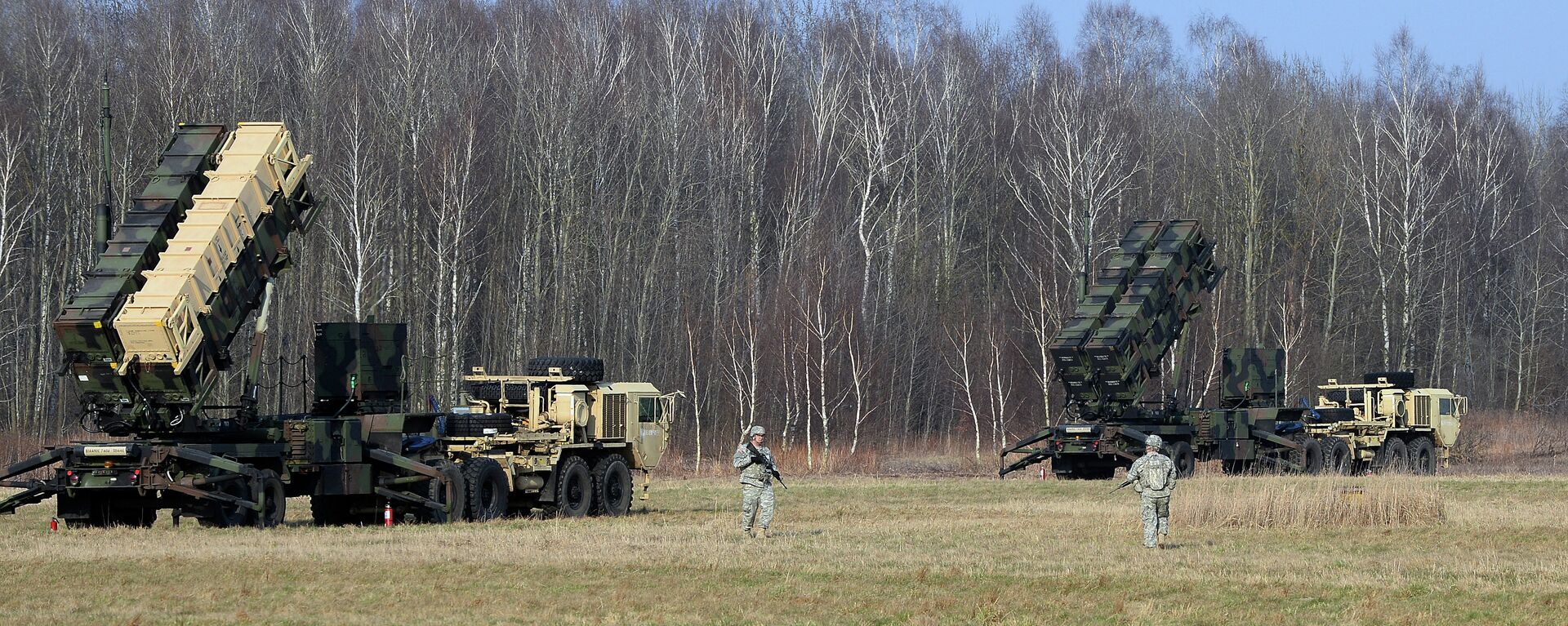 This picture taken on March 21, 2015 shows US troops from the 5th Battalion of the 7th Air Defense Regiment emplace a launching station of the Patriot air and missile defence system at a test range in Sochaczew, Poland - Sputnik International, 1920, 15.12.2022