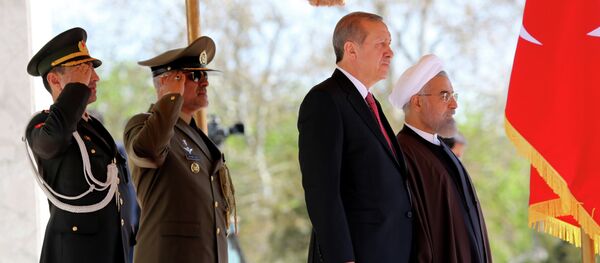 Iran's President Hassan Rouhani (R) stands with Turkish President Recep Tayyip Erdogan (2R) during an official welcoming ceremony following the latter's arrival at the Saadabad Palace in Tehran on April 7, 2015 Iran's President Hassan Rouhani (R) stands with Turkish President Recep Tayyip Erdogan (2R) during an official welcoming ceremony following the latter's arrival at the Saadabad Palace in Tehran on April 7, 2015 - Sputnik International