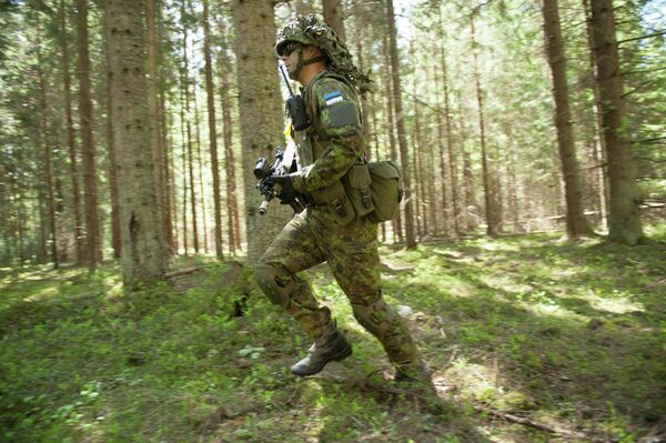 Estonian soldiers take part in an annual military exercise together with several units from other NATO member states on May 18, 2014 near Voru close to the Estonian-Russian border in South Estonia Estonian soldiers take part in an annual military exercise together with several units from other NATO member states on May 18, 2014 near Voru close to the Estonian-Russian border in South Estonia - Sputnik International