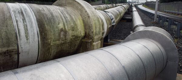 Transfer pipes carry liquified natural gas - Sputnik International