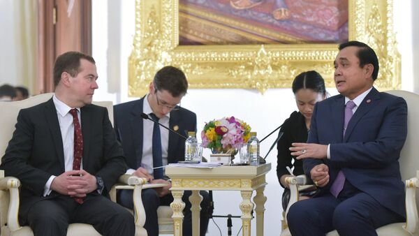 Dmitry Medvedev and Prayut Chan-o-cha - Sputnik International