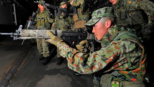 Members of the Japan Ground Self Defense Force conduct small arms weapons training aboard U.S. Navy's amphibious assault ship USS Peleliu. - Sputnik International