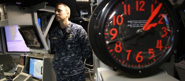 A United States Navy sailor stands guard on board a US Navy destroyer. - Sputnik International