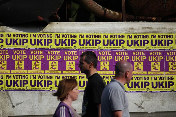 Local residents pass UK Independence Party general election campaign flyers Local residents pass UK Independence Party general election campaign flyers - Sputnik International