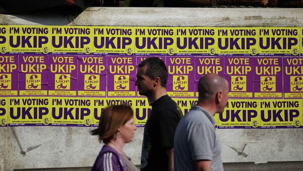 Local residents pass UK Independence Party general election campaign flyers - Sputnik International