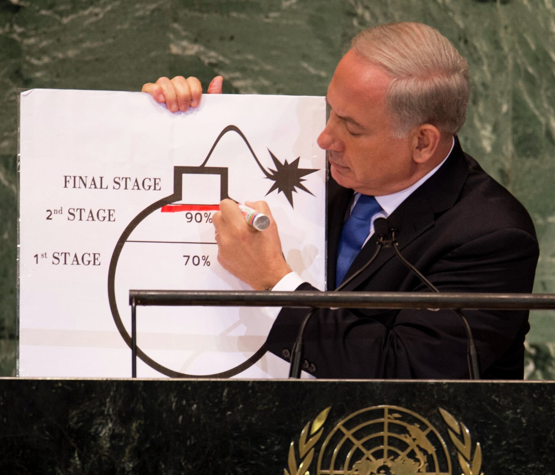 Benjamin Netanyahu, Prime Minister of Israel, uses a diagram of a bomb to describe Iran's nuclear program while delivering his address to the 67th United Nations General Assembly meeting September 27, 2012 at the United Nations in New York.  - Sputnik International, 1920, 15.06.2023