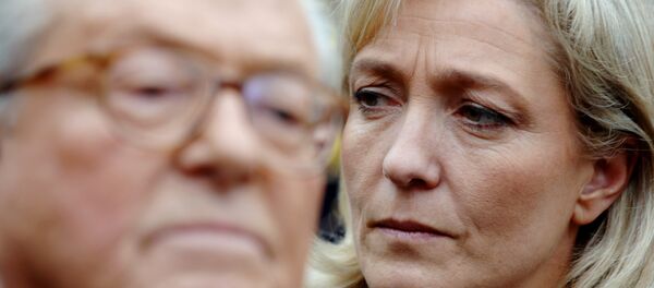 Marine Le Pen (right) and her father Jean-Marie Le Pen - Sputnik International