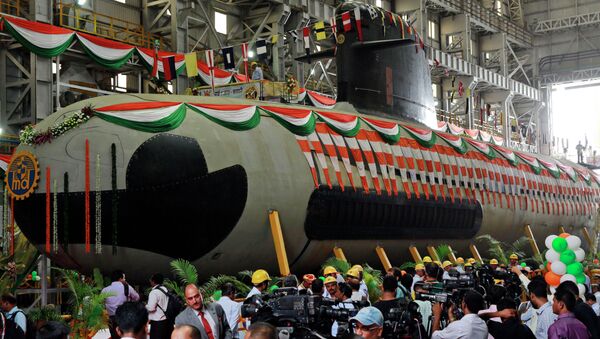 Employees and journalists gather around the Indian Navy's first indigenously-built Scorpene attack submarine at Mazagon Dock in Mumbai, India. - Sputnik International