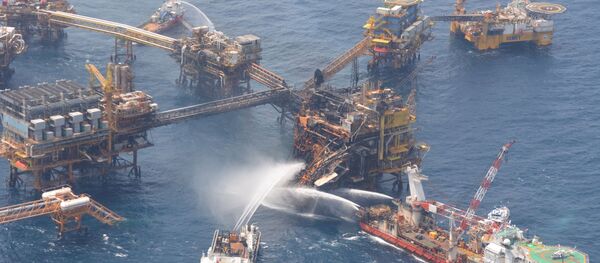 Ликвидация пожара на нефтяной бурильной платформе в Мексике Ликвидация пожара на нефтяной бурильной платформе в Мексике - Sputnik International